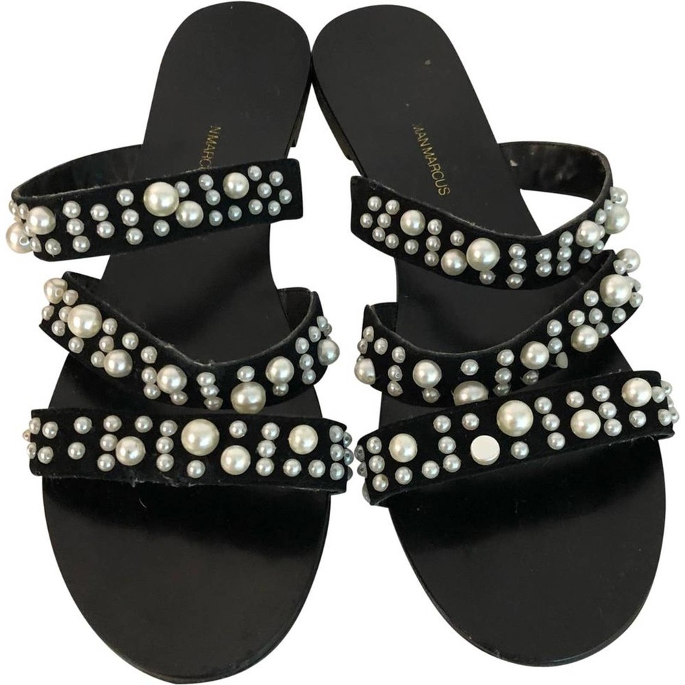 NM NEIMAN MARCUS BLACK LEATHER SANDAL 7.5 M